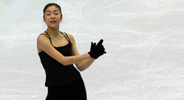피겨 김연아가 밴쿠버에서 연습을 시작했다. 21일 오전(한국시간) 2010 밴쿠버 동계올림픽에 참가하는 김연아가 퍼시픽 콜리시움 경기장에서 첫 연습 을 하고 있다.