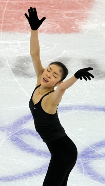 피겨 김연아가 밴쿠버에서 연습을 시작했다. 21일 오전(한국시간) 2010 밴쿠버 동계올림픽에 참가하는 김연아가 퍼시픽 콜리시움 경기장에서 첫 연습 을 하고 있다.