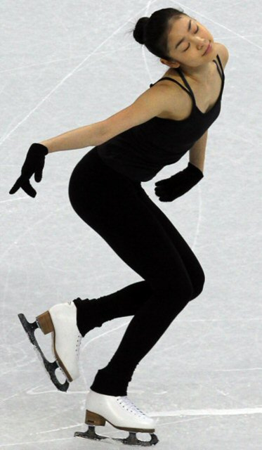 2010 밴쿠버 동계올림픽에 출전하는 피겨여왕 김연아가 21일 밴쿠버 퍼시픽 콜리시움에서 첫 공식연습을 하고 있다.