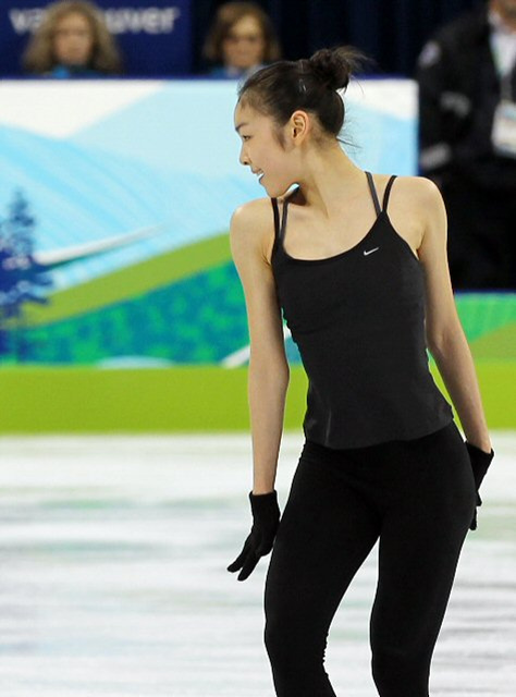 2010 밴쿠버 동계올림픽에 출전하는 피겨여왕 김연아가 21일 밴쿠버 퍼시픽 콜리시움에서 첫 공식연습을 하고 있다.