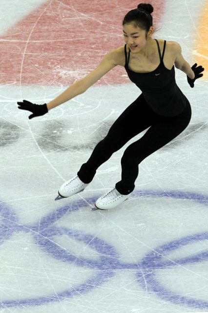 피겨 김연아가 밴쿠버에서 연습을 시작했다. 21일 오전(한국시간) 2010 밴쿠버 동계올림픽에 참가하는 김연아가 퍼시픽 콜리시움 경기장에서 첫 연습을 하고 있다.