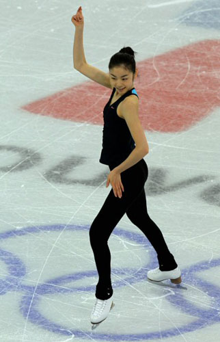 겨 김연아가 밴쿠버에서 둘째 날 연습을 시작했다. 22일 오전(한국시간) 2010 밴쿠버 동계올림픽에 참가하는 김연아가 퍼시픽 콜리시움 경기장에서 연습을 하고 있다.