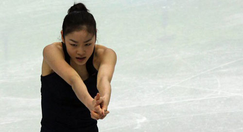 피겨 김연아가 밴쿠버에서 둘째 날 연습을 시작했다. 22일 오전(한국시간) 2010 밴쿠버 동계올림픽에 참가하는 김연아가 퍼시픽 콜리시움 경기장에서 연습을 하고 있다.