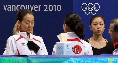 2010 밴쿠버 동계올림픽 여자 피겨 쇼트프로그램 경기를 하루 앞둔 23일 오전(한국시간) 퍼시픽 콜리시움에서 김연아와 마오가 연습을 준비하고 있다.