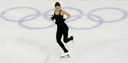 23일 밴쿠버 퍼시픽 콜리시움에서 열린 2010 밴쿠버 동계올림픽 여자 피겨스케이팅 공식훈련에서 김연아가 연습을 하고 있다.