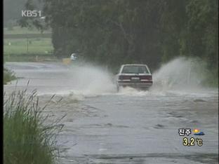 호주 퀸즈랜드 폭풍 강타