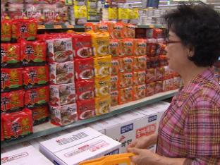 대형마트, ‘라면값’ 인하 경쟁 外