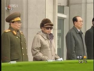 김정일 위원장, 대규모 군중대회 참석