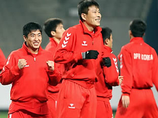 북한 축구, 초청 팀에 ‘자비로 와!’ 촌극
