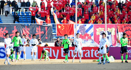 24일 오후 중국 창춘 진카이경기장에서 열린 2010 AFC(아시아축구연맹)챔피언스리그 조별리그 F조 3차전 전북 현대와 챵춘 야타이의 경기에서 2대1 역전승을 거둔 전북현대 선수들이 경기종료후 환호하고 있다.