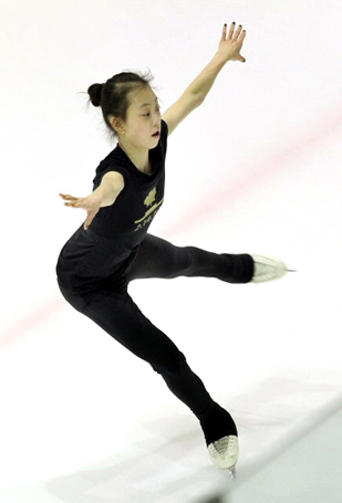 2010 ISU 세계 피겨스케이팅 선수권대회에 참가하는 곽민정이 25일 밤 이탈리아 토리노 타졸리 빙상장에서 몸을 풀고 있다.