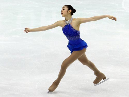 27일 이탈리아 토리노 팔라벨라 빙상장에서 열린 2010 ISU 세계 피겨스케이팅 여자 싱글 프리 스케이팅, 대회 2연패에 도전하는 김연아가 연기를 펼치고 있다.