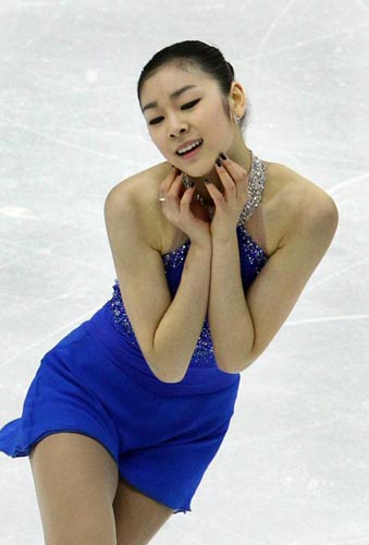 27일 이탈리아 토리노 팔라벨라 빙상장에서 열린 2010 ISU 세계 피겨스케이팅 여자 싱글 프리 스케이팅, 대회 2연패에 도전하는 김연아가 연기를 펼치고 있다.