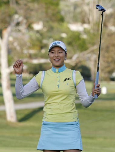 28일(현지시간) 미국 캘리포니아주 칼스배드의 라코스타 골프장에서 열린 미국여자프로골프(LPGA) 투어 KIA클래식 최종 라운드, 서희경이 우승을 확정 지은 후 기뻐하고 있다.
