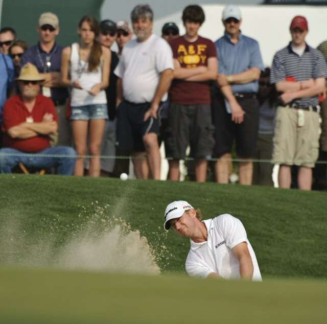 미국 텍사스주 험블의 레드스톤 골프장 토너먼트 코스(파72.7천457야드)에서 열린 PGA 투어 셸휴스턴 오픈 마지막 날 경기에서 본 타일러가 벙커탈출을 시도하고 있다.
