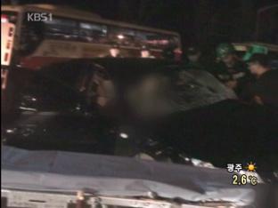부산서 승용차-시내버스 충돌…2명 사망 