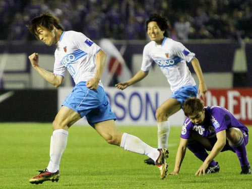 27일 일본 히로시마 빅아치에서 열린 아시아축구연맹(AFC) 챔피언스리그 조별리그 산프레체 히로시마(일본)-포항 스틸러스 경기, 포항 신형민이 골을 넣은 뒤 기뻐하고 있다.