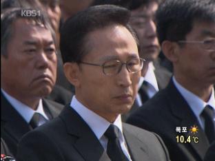 이 대통령, 한명 한명 무공훈장 추서