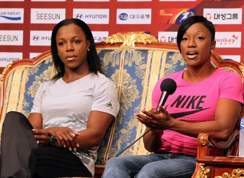 2010 대구국제육상경기대회를 하루 앞둔 18일 대구 인터불고호텔에서 열린 기자회견에서 여자 100m 베로니카 캠벨 브라운(자메이카), 카멜리타 지터(미국/왼쪽부터) 등이 질문에 답하고 있다.