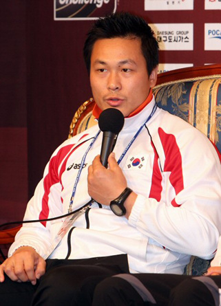 2010대구국제육상경기대회에 출전하는 박재명(창던지기)이 18일 오후 대구 수성구 만촌동 호텔인터불고에서 기자회견을 하고 있다. 대회는 19일 대구스타디움에서 열린다.