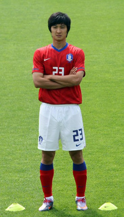 19일 오후 파주NFC(대표팀트레이닝센터)에서 열린 한국축구대표팀 포토데이 행사에서 곽태휘가 포즈를 취하고 있다.