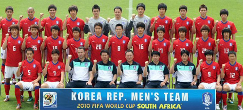 19일 오후 파주NFC(대표팀트레이닝센터)에서 열린 한국축구대표팀 포토데이 행사에서 선수들과 코칭스태프들이 파이팅을 외치고 있다.