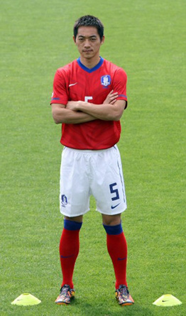 19일 오후 파주NFC(대표팀트레이닝센터)에서 열린 한국축구대표팀 포토데이 행사에서 김남일이 포즈를 취하고 있다.