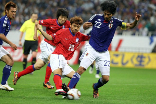 24일 일본 사이타마 스타디움에서 열린 한-일 축구대표팀 평가전에서 이승렬이 슛하고 있다.