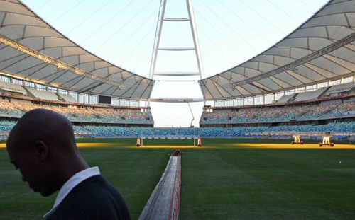 월드컵 개막을 닷새 앞둔 6일(한국시간) 남아프리카공화국 더반에 위치한 모세스 마비다 스타디움이 멋진 위용을 자랑하고 있다. 한국팀은 23일(한국시간) 새벽 3시30분 더반 모세스 마비다 스타디움에서 나이지리아와 마지막 3차전을 치른다.