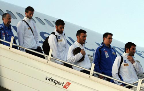 6일(현지시간) 남아프리카공화국(이하 남아공) 요하네스버그 OR 탐보 국제공항에 그리스 축구 대표팀이 도착하고 있다. 그리스는 2010 남아공월드컵 B조에서 한국, 나이지리아, 아르헨티나와 격돌하게 된다.