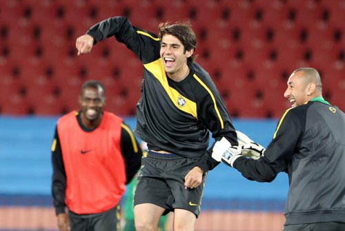 15일(한국시간) 남아프리카공화국(이하 남아공) 요하네스버그 엘리스파크에서 브라질 축구 대표팀 키카가 2010 남아공월드컵 북한과의 첫 경기에 대비한 훈련을 하고 있다.