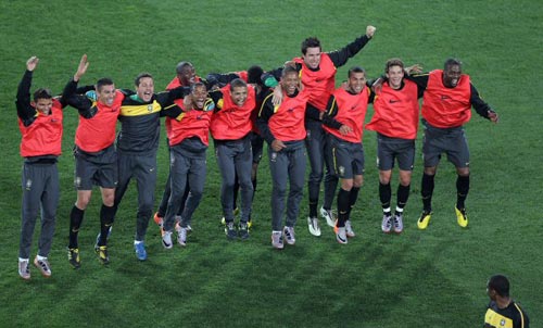 15일(한국시간) 남아프리카공화국(이하 남아공) 요하네스버그 엘리스파크에서 브라질 축구 대표팀 선수들이 2010 남아공월드컵 북한과의 첫 경기에 대비한 훈련을 하고 있다.