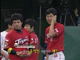 [Play of the Day] 윤석민, 방망이 벼락?