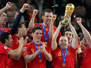 스페인, 첫 우승컵…만년 후보 졸업