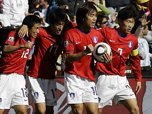 [이슈&뉴스] 강해진 한국 축구, 새역사 썼다