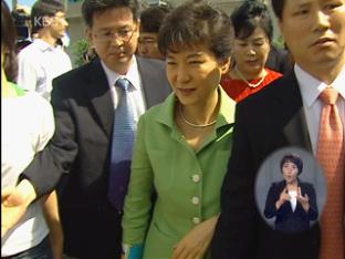박근혜 “경미한 상처라 걱정 안해도 돼”