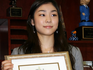 김연아, 미 LA 시청에 스케이트 기증