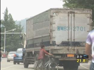 북한 트럭, 대거 단둥으로…구호물자 수송