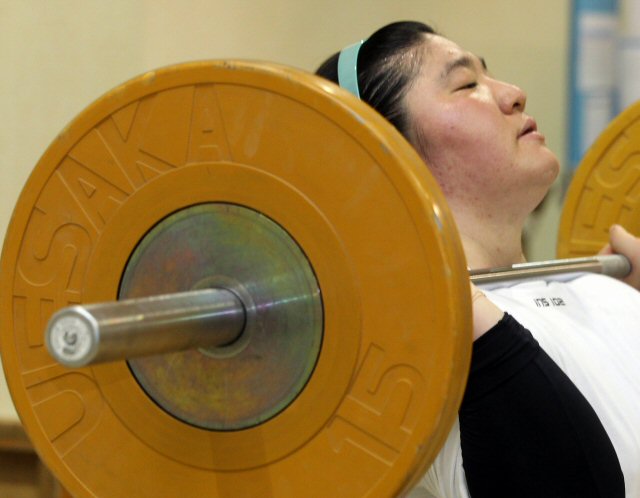 한국역도의 간판 장미란이 18일부터 터키 안탈리아에서 열리는 세계선수권대회로 출국하기에 앞서 15일 서울 노원구 공릉동 태릉선수촌에서 훈련하고 있다.