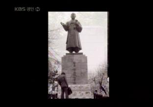 이승만 前 대통령 동상 재건립 논란