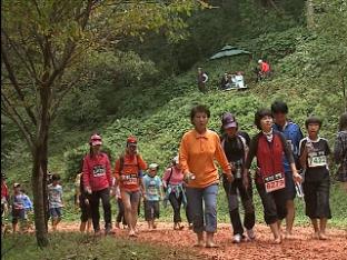 숲속 황톳길 맨발로 달리기!