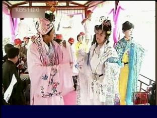 국경일 연휴 맞아 축제로 출렁