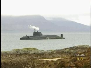 英 최신 핵 잠수함 해안가 좌초…인명 피해 없어