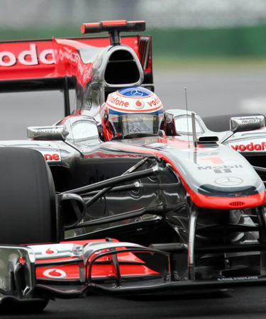 23일 전남 영암 코리아 인터내셔널 서킷에서 열린 세계 최대 자동차 경주대회 2010 포뮬러 원(F1) 코리아 그랑프리 예선, 7위를 차지한 영국 출신 젠슨 버튼(맥라렌)이 질주하고 있다.