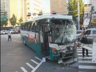 서울 도심 전용차로 버스 충돌 잇따라