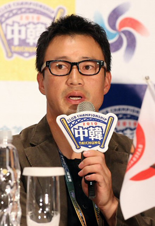3일 오후 타이중 윈저호텔에서 열린 2010 프로야구 한국-타이완 클럽챔피언십 공식 기자회견에서 SK 와이번스 김재현이 각오를 밝히고 있다.