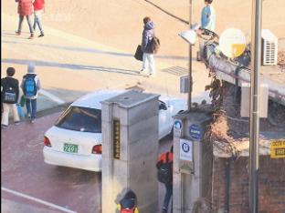 위험한 학교 운동장…교통사고 ‘무방비’