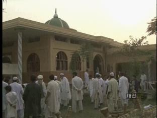 파키스탄 이슬람 사원 연쇄 테러…60여 명 사망