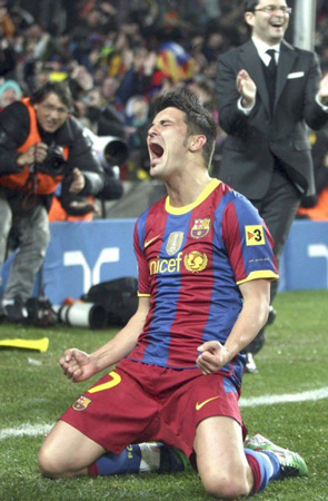 30일 새벽(한국시각) 스페인 바르셀로나 누 캄프 경기장에서 열린 2010-2011 시즌 프리메라리가 13라운드 바르셀로나-레알 마드리드 경기에서 팀의 네 번째 골을 넣은 다비드 비야가 포효하고 있다.