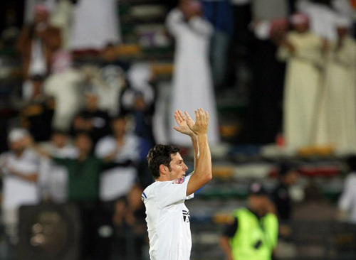 16일 오전(한국시간) 아부다비 자예드 스포츠시티 스타디움에서 열린 '클럽월드컵 UAE 2010' 성남일화와 인터밀란과의 4강전에서 전반 31분 골을 넣은 인터밀란의 사네티가 기뻐하고 있다.
